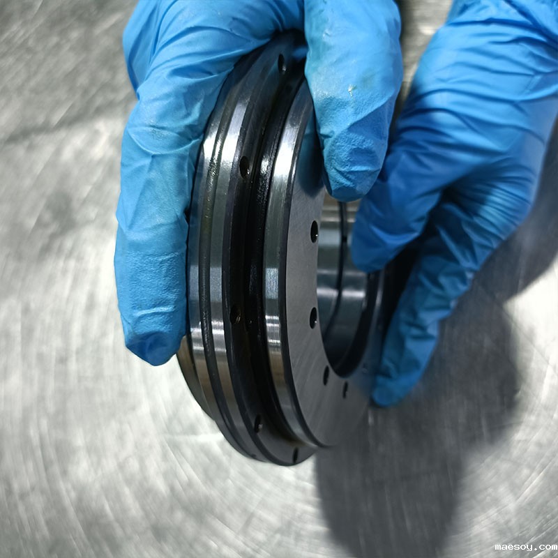 交叉滚子轴承使用寿命影响因素及延长使用寿命的方法